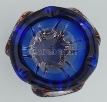 Chřibská cseh üveg asztaldísz. Terv.: Josep Hospodka. Anyagában színezett, jelzés nélkül, kis kopáss...