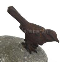 Kavicskert szobor - madárpár. Vas madár szobrok kőre rögzítve, 16x14 cm