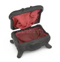 cca 1910 Szecessziós ón ékszeres doboz, "Andenken aus Warschau" felirattal, belül kissé sé...