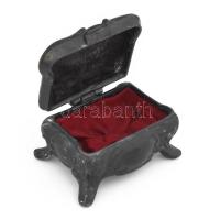 cca 1910 Szecessziós ón ékszeres doboz, "Andenken aus Warschau" felirattal, belül kissé sé...