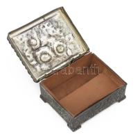 Szecessziós ón díszdoboz, sérüléssel, sérült fa betéttel, 10x8x5,5 cm