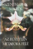 Szentkuthy Miklós: Az egyetlen metafora felé. A szerző, Szentkuthy Miklós (1908-1988) író által Mohás Lívia (1928-2024) pszichológus, József Attila-díjas írónak DEDIKÁLT példány, dátumozott példány. Bp., 1985, Szépirodalmi. Első kiadás. Kiadói egészvászon-kötés, kiadói papír védőborítóban.