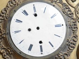 cca 19. sz., Falióra fa óratest szerkezet nélkül, zománcozott számlappal, sérülésekkel, 89x48 cm