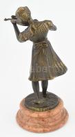 Hegedülő lányka szobra. Fonderia Lancini Bronz szobor, márvány talapzaton. Jelzett 27 cm
