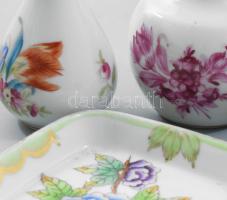 4 db Herendi porcelán kis váza és tálka. Kézzel festett, jelzett, egyiken kis kopással tálka 10 cm, ...