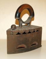 Régi nagy szenes vasaló 21cm hosszú alsó felülettel