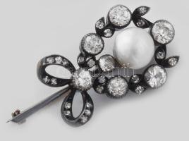 Arany (Au) 14K bross gyémántokkal, össze. ca. 0,8 ct, szín: M, minőség: I2, és gyönggyel jelzés nélk...