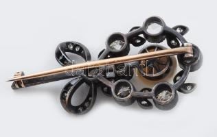 Arany (Au) 14K bross gyémántokkal, össze. ca. 0,8 ct, szín: M, minőség: I2, és gyönggyel jelzés nélk...