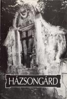 Lászlóffy Aladár - Kántor László: Házsongárd. Fényképezte: Kántor László. A szerző, Lászlóffy Aladár (1937-2009) Kossuth-díjas költő, író, műfordító kettős dedikációjával, közte az egyik Mohás Lívia (1928-2024) pszichológus, József Attila-díjas író részére DEDIKÁLT példány. Bp., 1989, Helikon. Gazdag képanyaggal illusztrált. Kiadói kartonált papírkötés, kiadói papír védőborítóban.