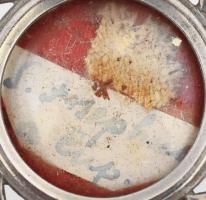 Szent József ereklye, szövetdarab ereklyetartóban feliratozva, d: 35 mm