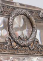 Szecessziós tintatartó ezüst (Ag) díszítménnyel. Jelzés nélkül, szájánál kis lepattanással, 8x8x7 cm