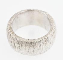 Ezüst(Ag) masszív modern gyűrű, jelzett, méret: 53, nettó: 13,6 g