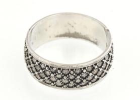 Ezüst(Ag) hálómintás masszív gyűrű, jelzett, méret: 62, nettó: 5,7 g