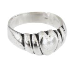 Ezüst(Ag) szív mintás gyűrű, jelzett, méret: 53, nettó: 3,4 g