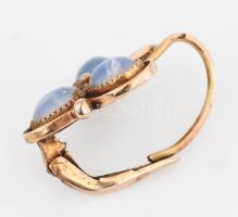 14 K arany (Au) fülbevaló, 3-3 db holdkővel, jelzett, h: 1,8 cm, br: 2,38 g