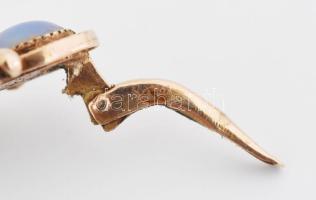 14 K arany (Au) fülbevaló, 3-3 db holdkővel, jelzett, h: 1,8 cm, br: 2,38 g