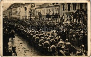 1938 Kassa, Kosice; bevonulás, Gilany, Migaly, Feuerstein és Therapia üzlete / entry of the Hungarian troops, shops + 1938 Kassa visszatért So. Stpl. (fl)