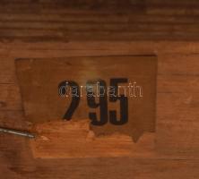 Várady Gyula (1866-1929): Udvar, 1917. Olaj, fa. Jelezve balra lent. Hátoldalán kissé töredékes kora...