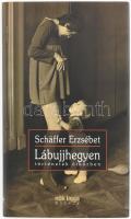 Schäffer Erzsébet: Lábujjhegyen. Történetek útközben. A szerző, Schäffer Erzsébet (1948-) író által Mohás Lívia (1928-2024) pszichológus, József Attila-díjas író részére DEDIKÁLT példány. Bp., 2005, Nők Lapja Műhely. Kiadói kartonált papírkötés, kiadói papír védőborítóban.