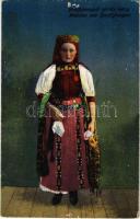 Bánffyhunyad, Huedin; Bánffyhunyadi pártás leány / Mädchen aus Bánffyhunyad / Transylvanian folklore (lyukak / pinholes)