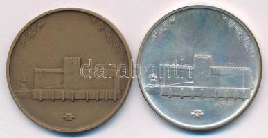 Lapis András (1942-) DN "Gyulai Várszínház" (2xklf) bronz és jelzett Ag emlékérem pár (38,...