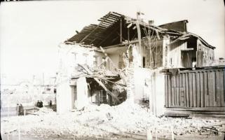 II. világháborús orosz fronton készült negatívok, ágyú, roncsok, katonasírok, stb., 6 db, 6×9 cm