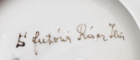 Kézzel festett hamutál Futóné Rácz Ilona jelzéssel, kopással d: 13 cm