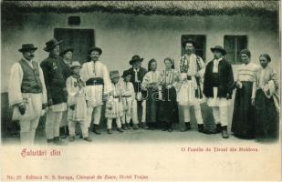 Moldova, Salutari din... O Familie de Tarani din Moldova / folklore. N.S. Saraga No. 27.