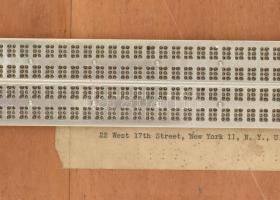 Braille írókeret vakoknak pontozóval. 148 cellás XX. sz eleje Amerikai gyártmány, fém, fa lapon, 32x...
