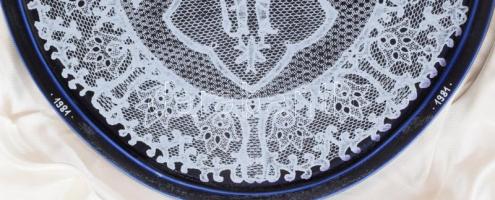 Hollóháza Stúdió Hungary csipkemintával festett porcelán plakett, jelzett, díszdobozban, 24x22 cm