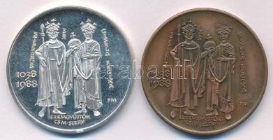 Fritz Mihály (1947- ) 1988. "A Szent Jobb Szegeden" jelzett Ag és bronz emlékérem pár (35,...
