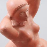 Kucs Béla (1925-1984): Napozó akt. Engóbozott kerámia, jelzett, kopással, 23x20 cm