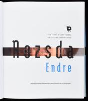 Egy festő, ha fényképez. Rozsda Endre. A magyar fotográfia történetéből 35. 2004, Magyar Fotográfiai...