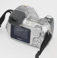 Sony Cyber Shot 6 megapixel digitális fényképező Carl Zeiss Vario Tessar 2,8-3,7 / 6-72 objektívvel,...