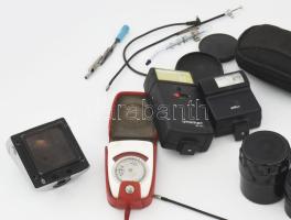 Fotós tétel: fényképezőgépek: Canon Cyber shot 570, Olympus gép, fénymérők, szűrök, adapterek, kábel...