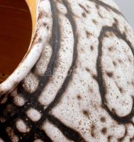 Fehér mintás hódmezővásárhelyi retro váza. Mázas kerámia, jelzett, hibátlan m: 20 cm d: 32 cm