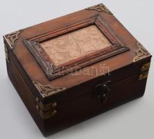 Fa ládika teli bizsu nyakláncokkal 15x18 cm