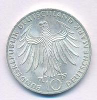 NSZK 1972J 10M Ag "Müncheni Olimpia - térdelő atléták" T:AU Federal Republic Germany 1972J...