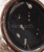 Hódmezővásárhely fehérmázas váza. Jelzés nélkül, kis kopással, m: 33,5 cm