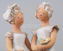 Győrbíró Enikő (1932-1999): Lánypár. Jelzett, kis pattogzással, m: 21,5 cm