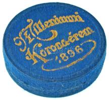 1896KB 1K Ag "Millennium" eredeti, dombornyomott, kék színű, aranyozott feliratú "Millenniumi Koronaérem - 1896" díszdobozban T:XF / Hungary 1896KB 1 Korona Ag "Millennium" in original, embossed blue case with gilt letters C:XF  Adamo K5.2