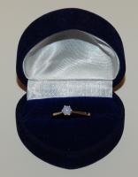 Női opál köves arany gyűrű, bruttó 1,1g díszdobozban