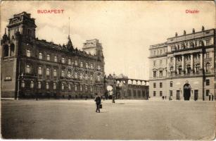 Budapest I. Dísz tér a várban, Honvéd főparancsnokság és József főherceg palota. Ádám Herman kiadása (EK)