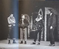 Book of Days. (Marton László számára dedikált jubileumi album.)
(Dublin, 2003. The Abbey Theatre.) ...