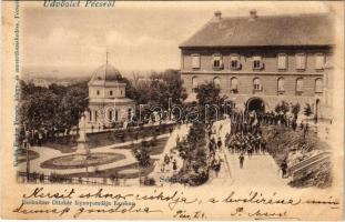 1900 Pécs, Sétatér, katonai zenekar. Rechnitzer Ottokár fénynyomdája, Fischer Ferenc kiadása