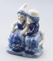 Delft stílusú gyermekpár. Jelzett, hibátlan, m: 12,5 cm