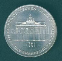 Németország 1991. 10M Ag "200 éves a Brandenburgi Kapu" T:2+ apró ph.