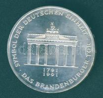 Németország 1991. 10M Ag "200 éves a Brandenburgi Kapu" T:2+ kis ph.