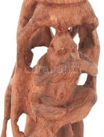 Három bölcs majom faragott keményfa szobor. 37 cm