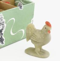 12 db kínai jáde kakas figura, eredeti dobozában egyenként 4,5 cm